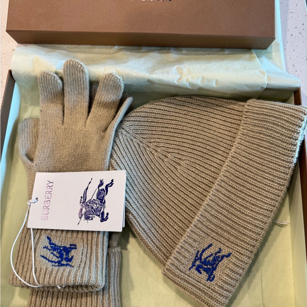 Burberry Beige Knit Gloves and Beanie Set